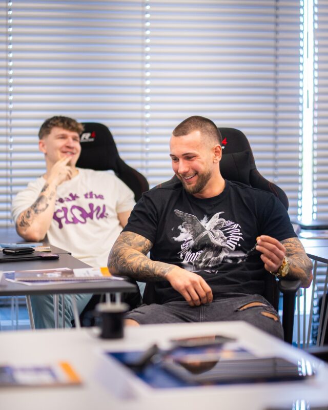 Be the hero of your financial story. 🦸‍♂️ My will give you the tools you need to succeed and the rest is up to you. 📊

Do you want to master the world of forex? Our courses, signals and mentoring will help you. 🎓 Start with our free course - you'll find everything in the link in the bio. 🔥